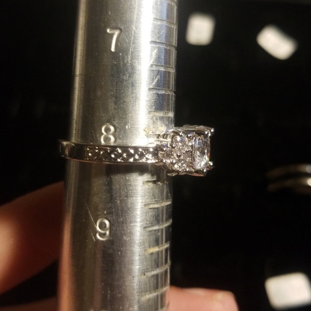 Round ring - Picture 2 of 6